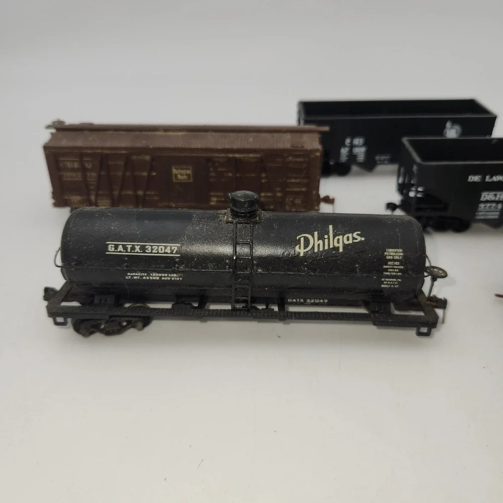 Vintage HO Scale Model Train Rolling Stock 5 Lot Pennsylvania Burlington Philgas